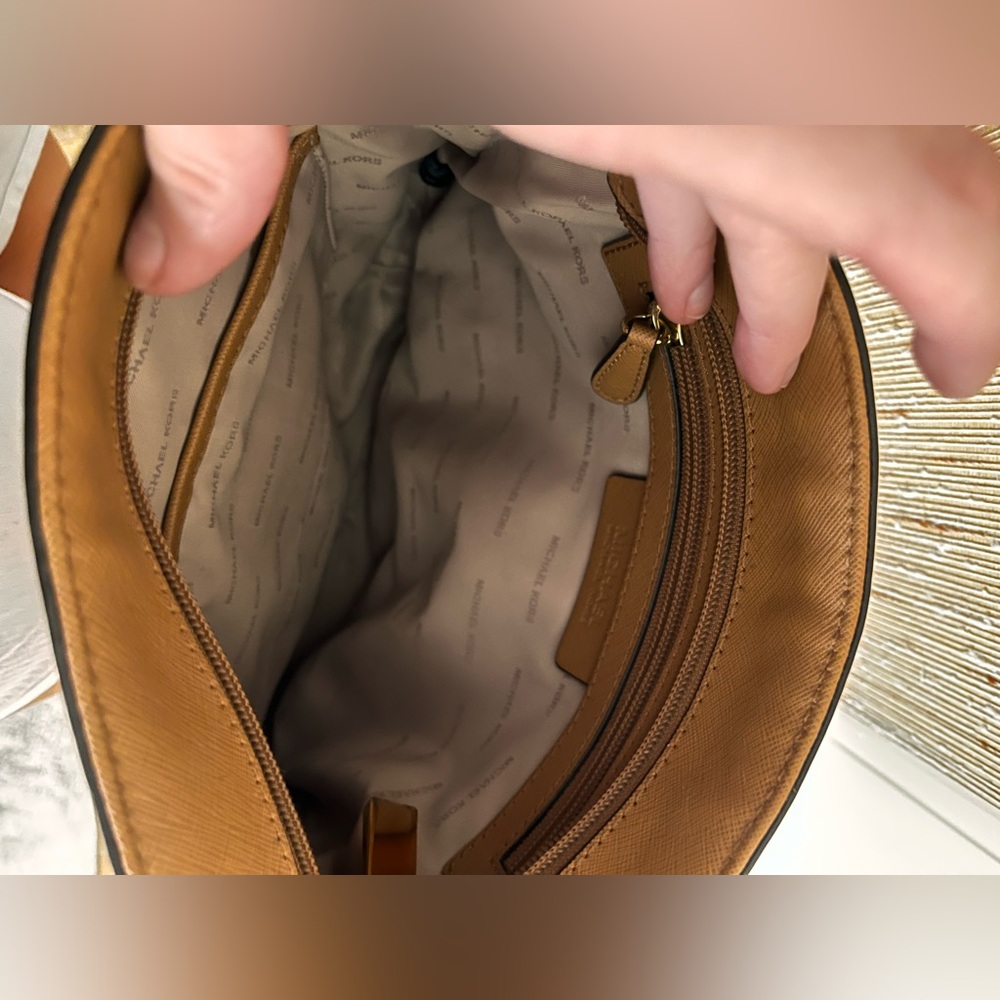 Michael Kors White and Brown Crossbody Bag - Picture 3 of 3